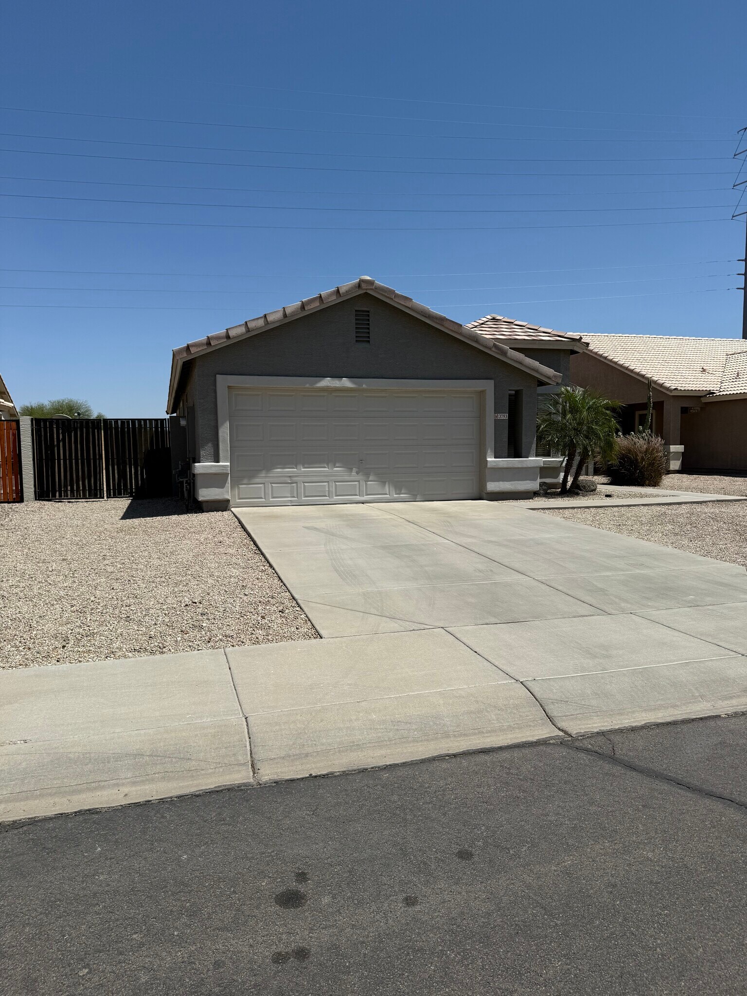 Large side gate and yard - 3793 S Joshua Tree Ln