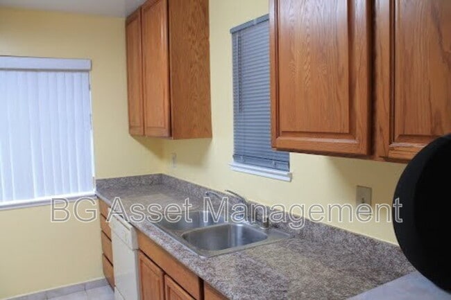 Building Photo - 3112 Groom Dr