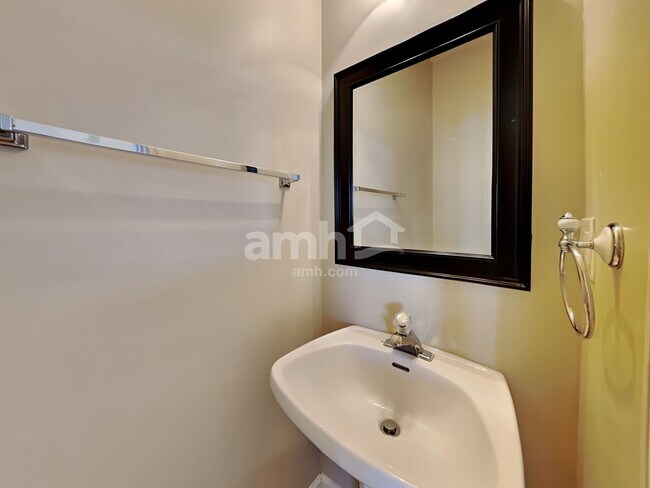 Building Photo - 110 Pristine Ct