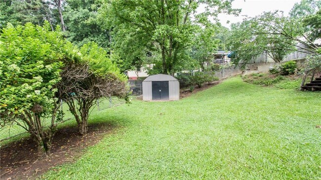 Building Photo - 1640 Belle Isle Cir NE