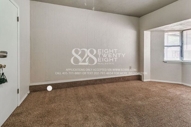 Building Photo - 3 Bedroom/1 Bath Single Family Home Just M...