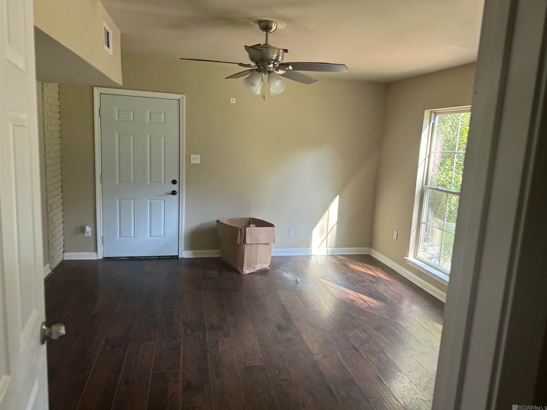 Building Photo - 5650 Highland Rd