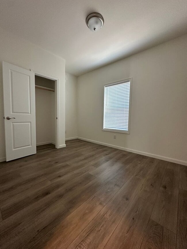 Building Photo - Rare horse property with huge workshop and dog kennels. Ready for move in