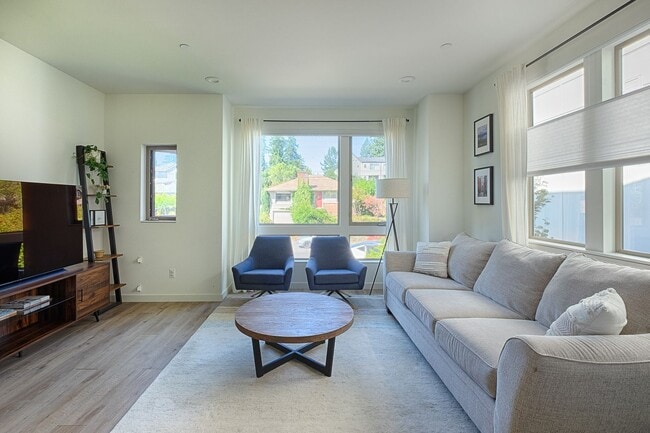 Building Photo - Impeccable Designer Townhome