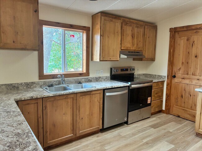 Building Photo - Fully Remodeled 5 Bedroom Home on 1 Acre with Shop, RV Parking & Stunning Views In Shady Cove