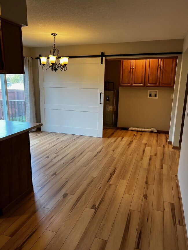 Building Photo - 731 S Sandusky St