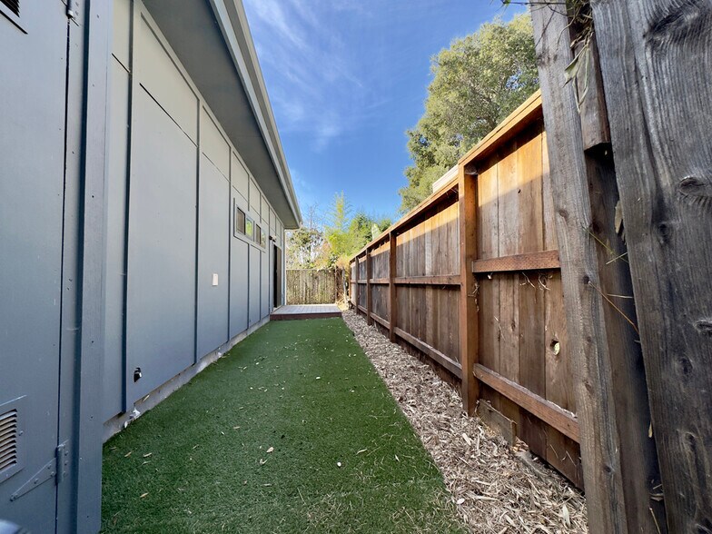 Building Photo - 1038 62nd St