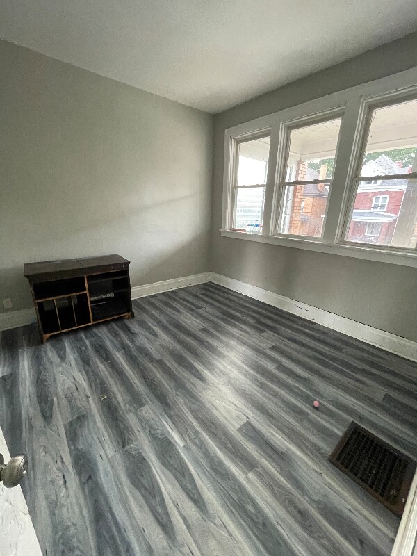 Building Photo - 141 S Bryant Ave