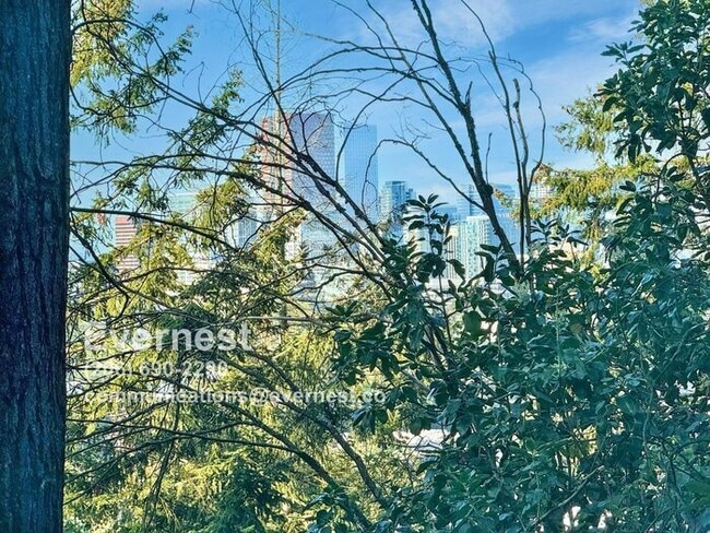 Building Photo - 3-Bedroom, 2-Bath Home in Convenient Locat...