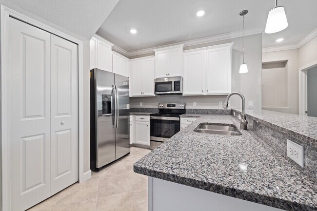 Building Photo - "Spacious 4-Bedroom Lutz Home gated commun...