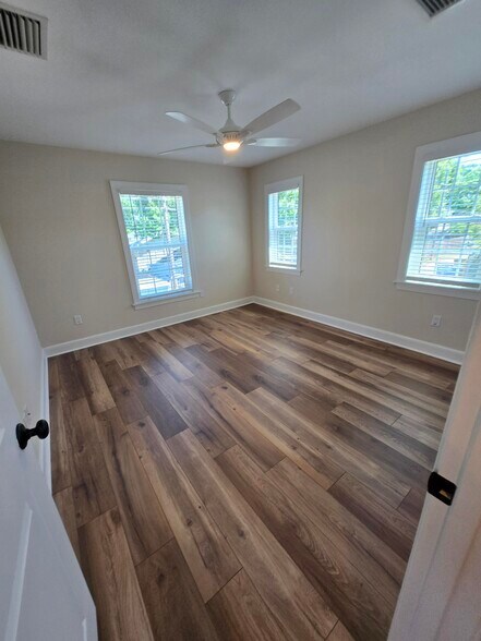 Building Photo - 2495 13th Ave N