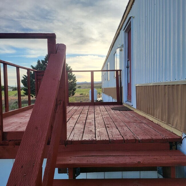 Building Photo - 2 Bedroom With a Great View