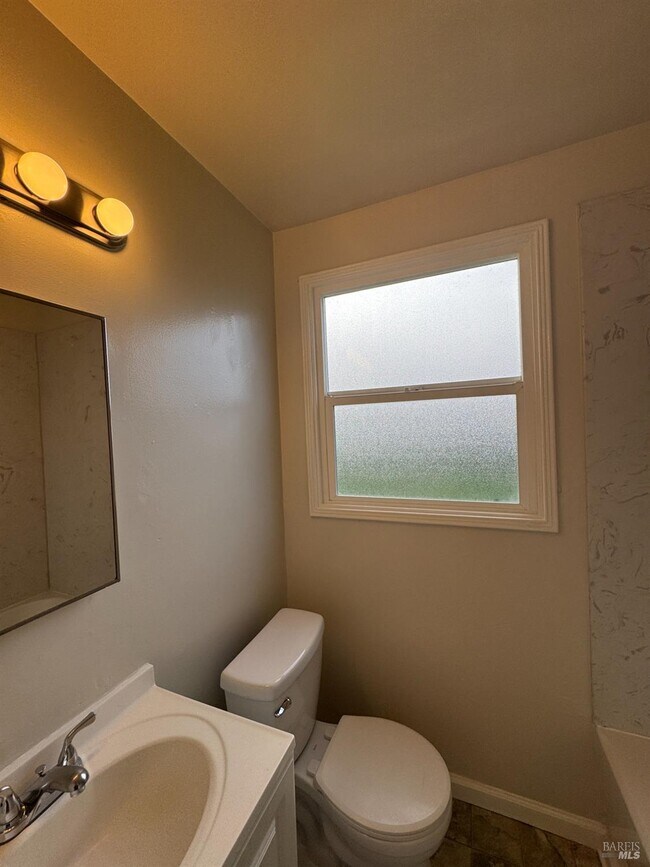 Building Photo - 133 Clay St