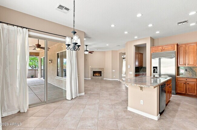 Building Photo - 22114 N San Ramon Dr