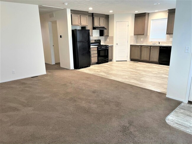 Building Photo - 248 Canary Dr