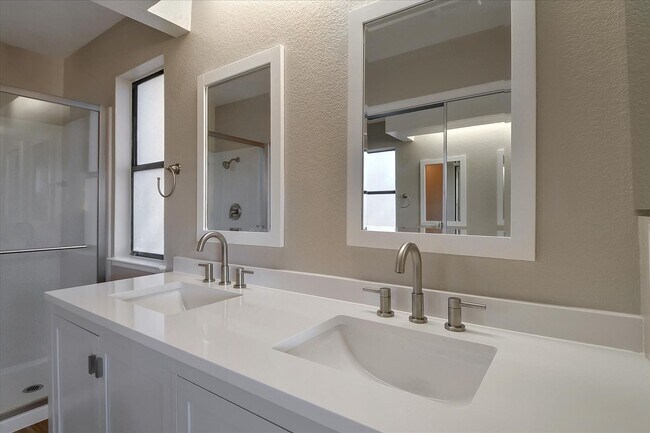 Building Photo - 970 Antelope Terrace