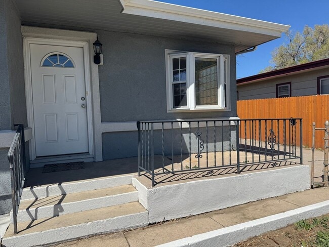 Building Photo - Near the heart of downtown 3 bedroom, 2 ba...