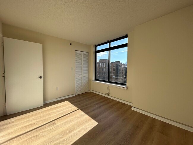 Building Photo - 759 2nd St