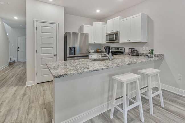 Building Photo - 1022 McLaren Cir