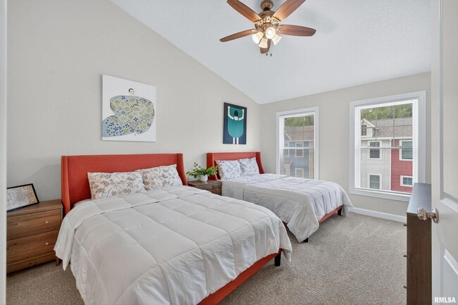 Building Photo - 4833 Lauren Ln