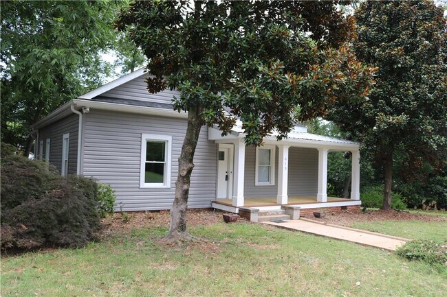 Building Photo - 613 Summit Ave