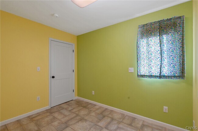 Building Photo - 51 Singleton St