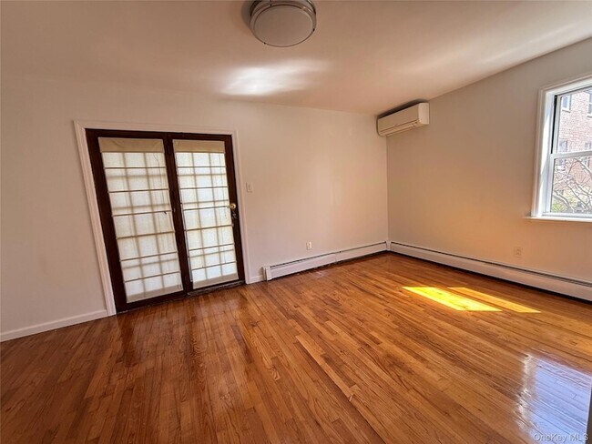 Building Photo - 23-43 120th Street Unit Duplex 1 + BASEMENT