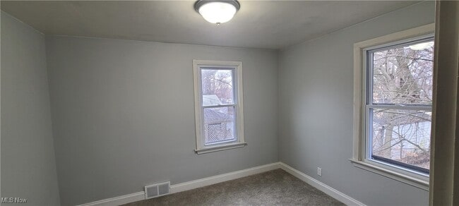 Building Photo - 954 Hartford Ave