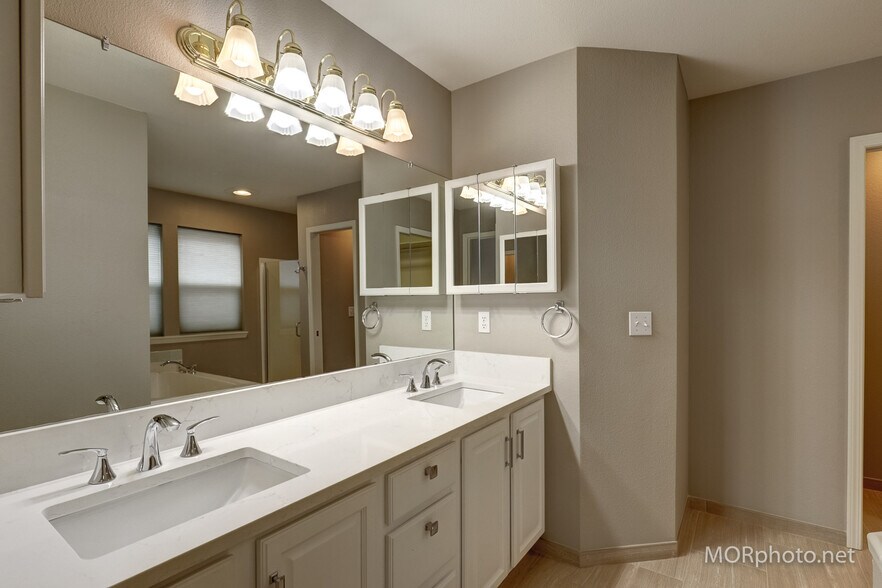Building Photo - 12840 SW Harlequin Dr