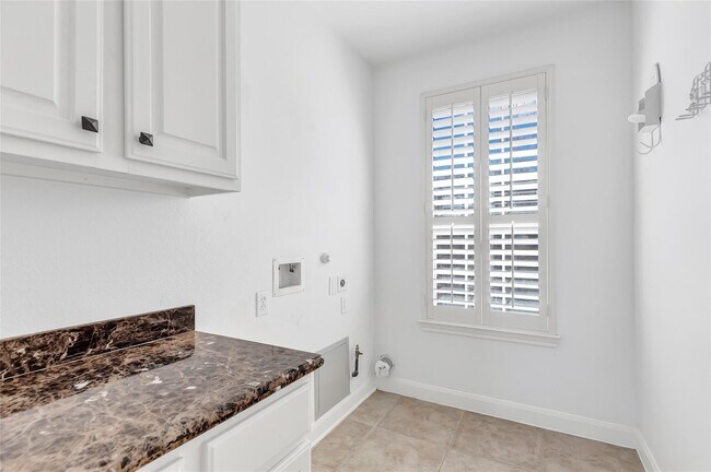 Building Photo - 135 Low Country Ln