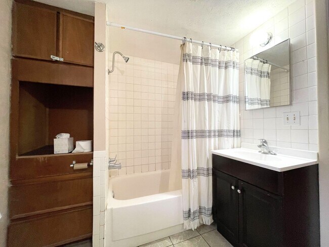 Building Photo - Nice 2 bedroom home in Arlington