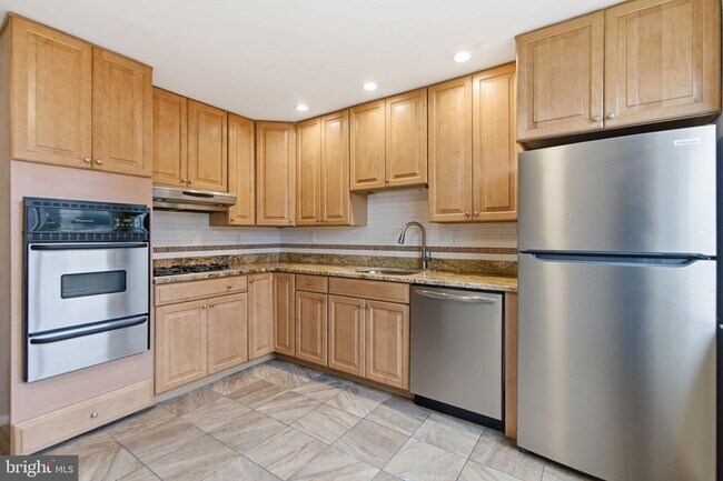 Building Photo - 2816 Woodbridge Rd