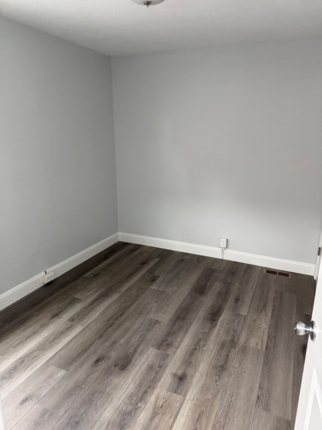 Building Photo - 13 Earl St