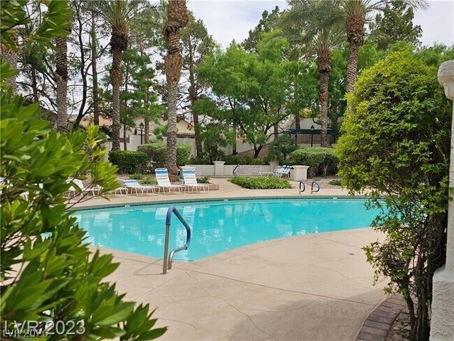 Building Photo - 285 Spring Palms St
