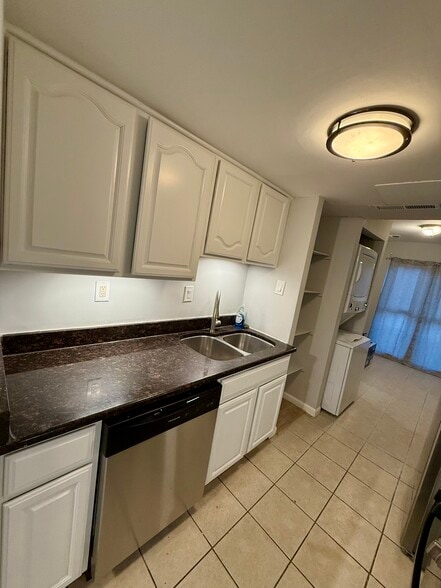 Building Photo - 238 Stevenson Sq