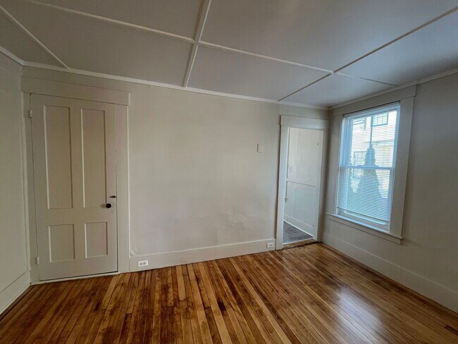 Building Photo - 86-88 N State St