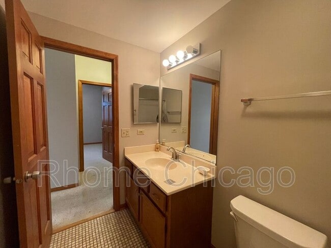 Building Photo - 519 W Parkside Dr