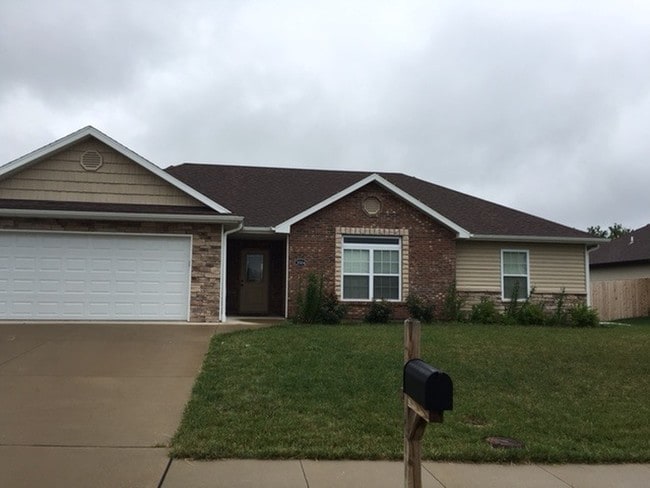 Primary Photo - 3504 Elephant Dr