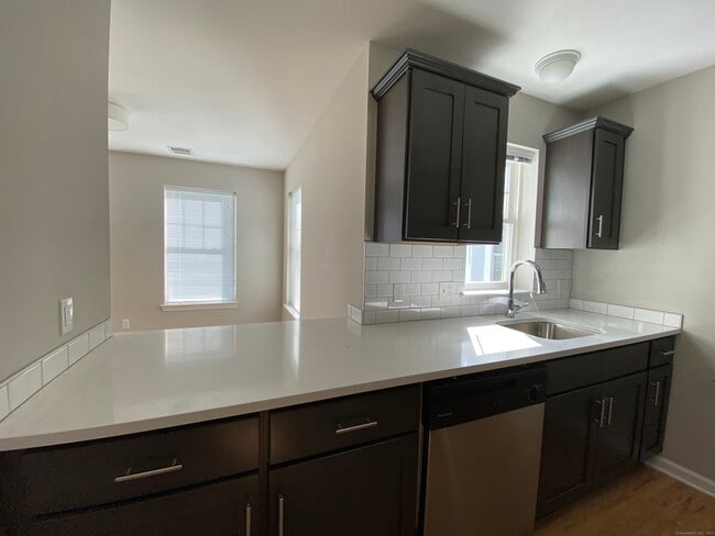 Building Photo - 314 Bridgeport Ave