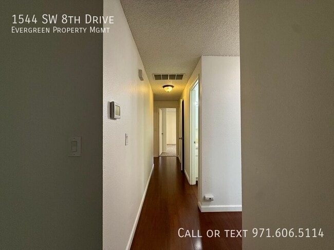 Building Photo - 1544 SW 8th Dr