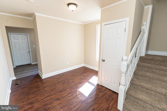 Building Photo - 915 N Division St