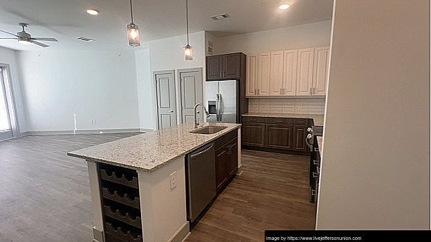 Building Photo - 4550 Windhaven Pkwy