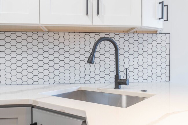 Building Photo - 810 W Norris St