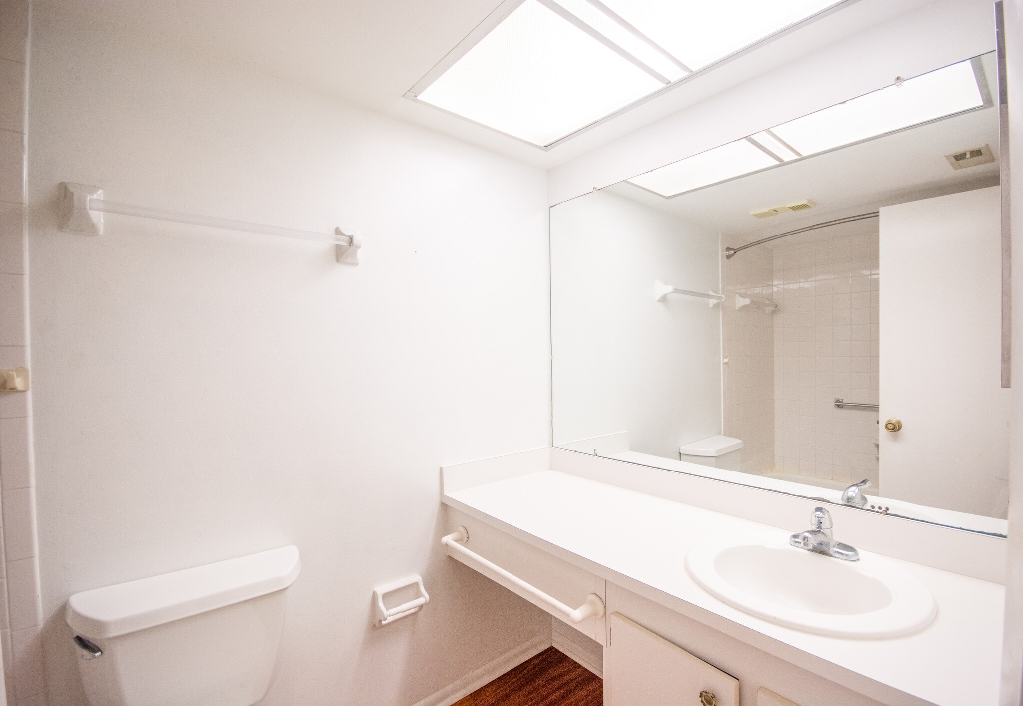 Building Photo - 305 30th Ave W