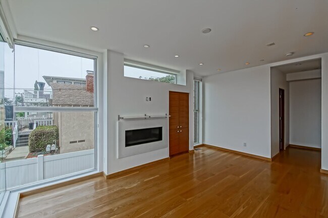 Building Photo - 4BR3.5BA + OFFICE! NEWER CONSTRUCTION, MOD...