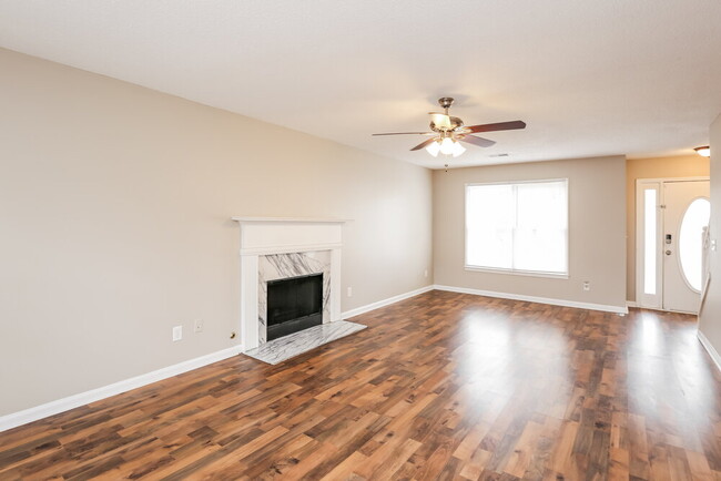 Building Photo - 460 Heathgate Dr SW
