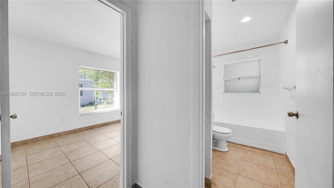 Building Photo - 10575 La Placida Dr