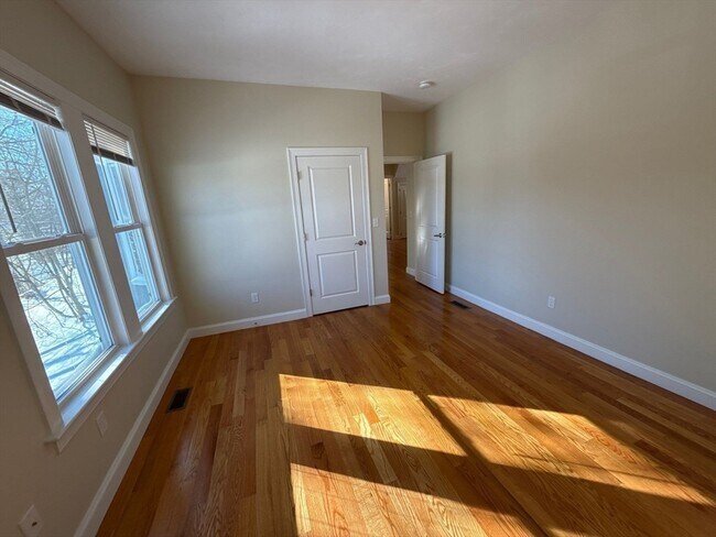 Building Photo - 14 Chapel St