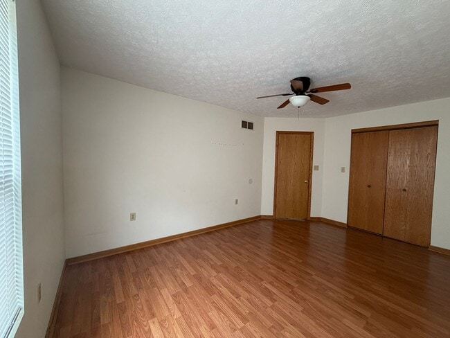 Building Photo - Southwood Dr SW - 782-784