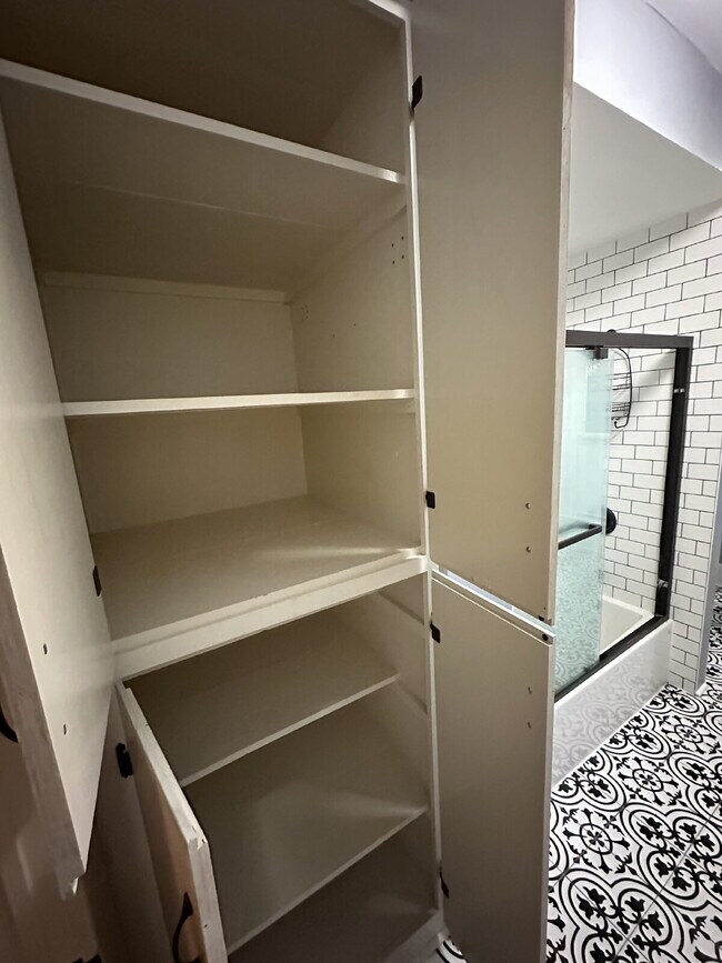 Building Photo - "Charming 3-Bed Oasis with Granite Touches & Cozy Fireplace in Nampa!"